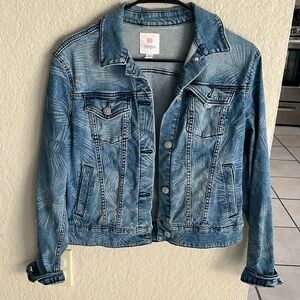 Gently used in good condition size medium lularoe jacket